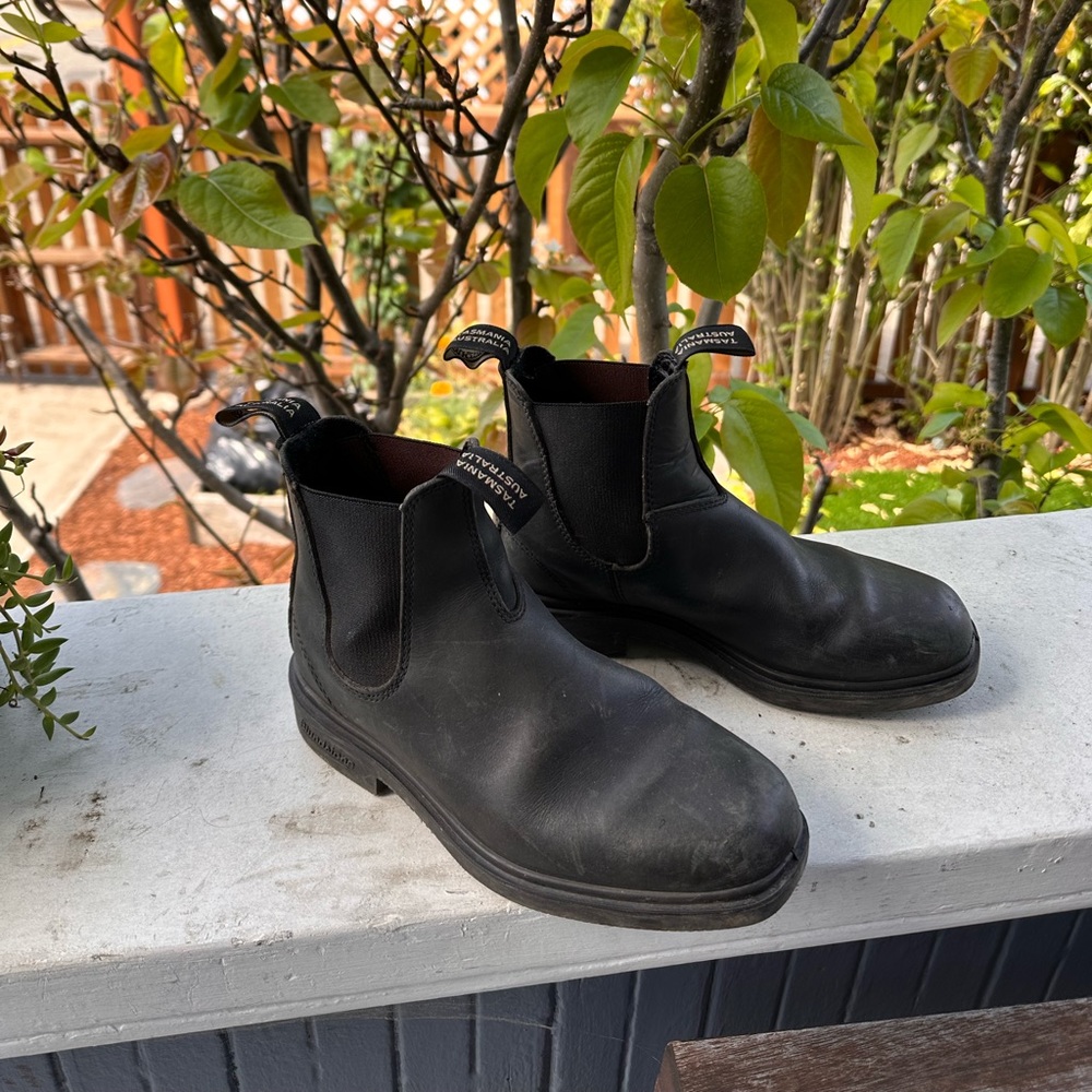 Blundstones dress shoes size 4 black